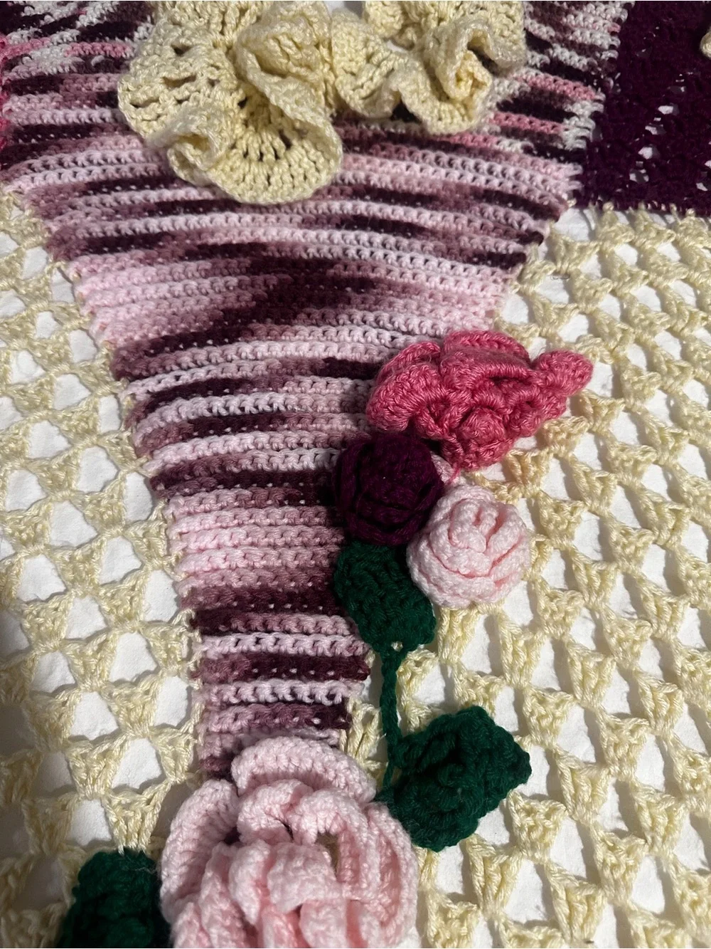 Hand Crocheted Heart Throw Blanket Bed Topper Cottagecore Heirloom Floral‎